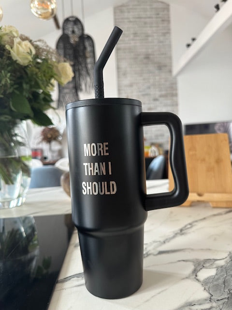 Mug noir "More Than I Should" 900ml en acier inoxydable recyclé