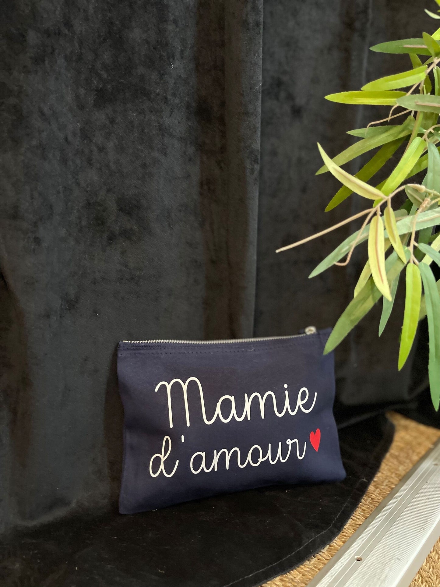 Pochette zippée bleu marine "Mamie d'amour"